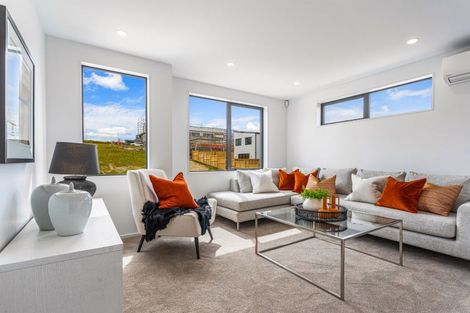 Photo of property in 5 Makumaku Place, Long Bay, 0630