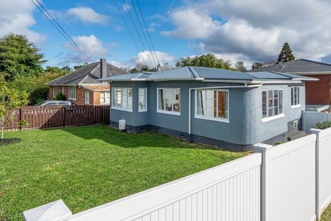Photo of property in 72 Lynwood Road, New Lynn, Auckland, 0600