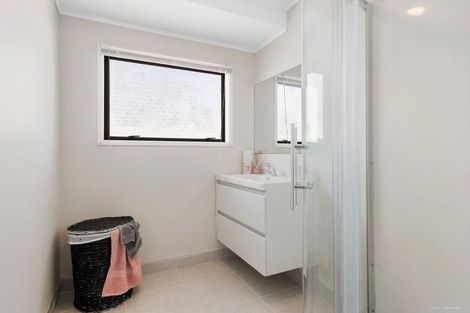 Photo of property in 2/49 Target Road, Totara Vale, Auckland, 0629