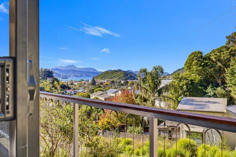 Photo of property in 11 Angle Street, Picton, 7220