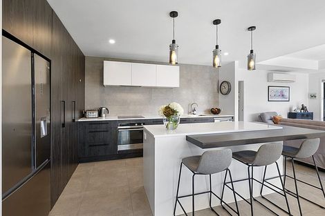 Photo of property in 23 Sycamore Grove, Lower Vogeltown, New Plymouth, 4310