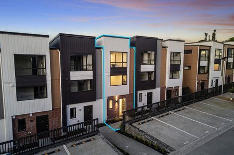 Photo of property in 17 Don Oliver Lane, Glen Eden, 0602