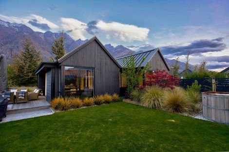 Photo of property in 2 Fife Court, Jacks Point, Queenstown, 9371