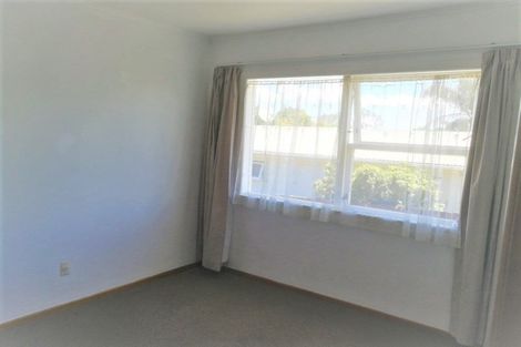 Photo of property in 18 Trinidad Road, Sunnynook, Auckland, 0620