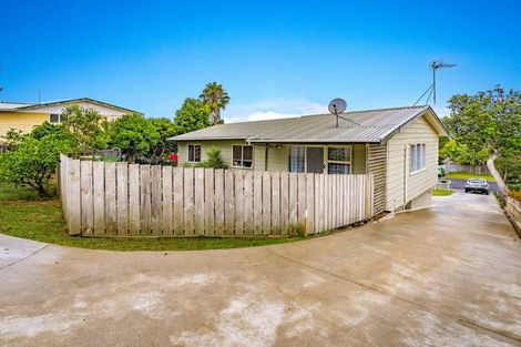 Photo of property in 64a Brian Crescent, Stanmore Bay, Whangaparaoa, 0932