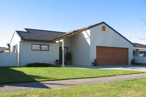 Photo of property in 14 Lancewood Lane, Roslyn, Palmerston North, 4414