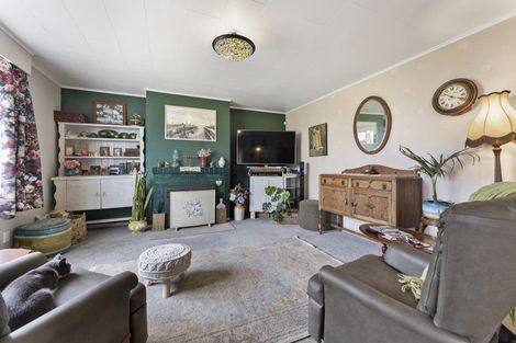 Photo of property in 19 Graves Street, Eltham, 4322