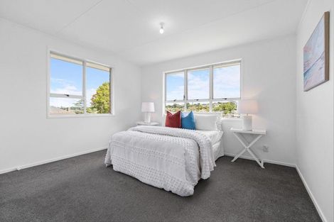 Photo of property in 1 Phillip Parade, Forrest Hill, Auckland, 0620