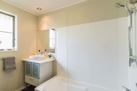 Photo of property in 64 Hathaway Avenue, Karori, Wellington, 6012