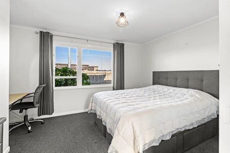 Photo of property in 1 Battersea Place, Roslyn, Palmerston North, 4414