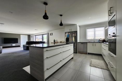 Photo of property in 126 Melksham Drive, Churton Park, Wellington, 6037