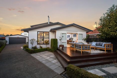 Photo of property in 21 Woodstock Place, Russley, Christchurch, 8042
