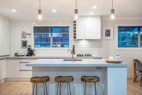 Photo of property in 19 Castleton Street, Birkdale, Auckland, 0626