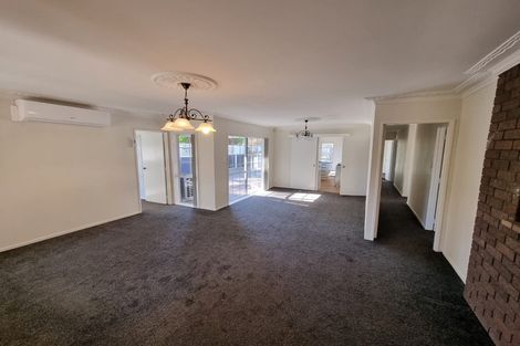 Photo of property in 2 Framalda Place, Conifer Grove, Takanini, 2112