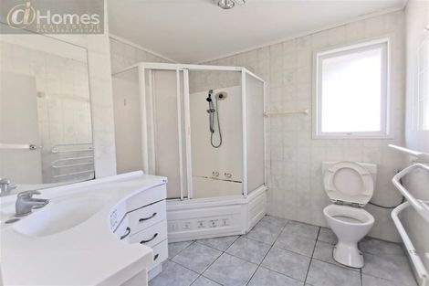 Photo of property in 16 Edgewood Way, Henderson, Auckland, 0612