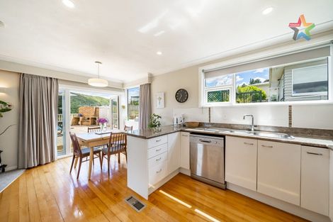 Photo of property in 11 Manor Drive, Stokes Valley, Lower Hutt, 5019