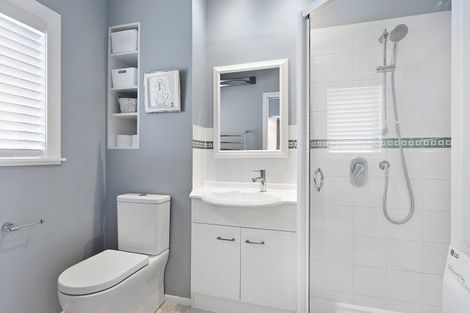 Photo of property in Kingsgate Flats, 10 Austin Street, Mount Victoria, Wellington, 6011