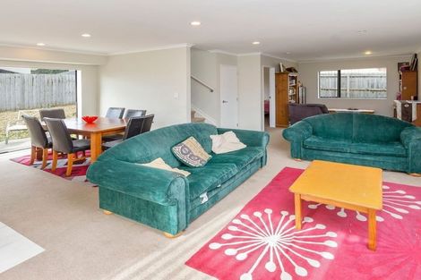 Photo of property in 71 Keri Vista Rise, Papakura, 2110