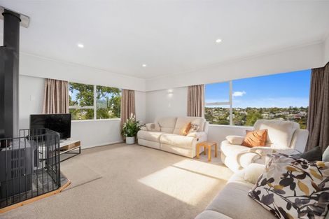 Photo of property in 1/4 Acacia Road, Torbay, Auckland, 0632