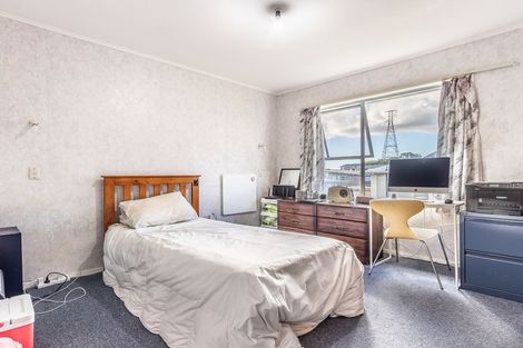 Photo of property in 37 Edgecombe Street, Newlands, Wellington, 6037