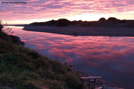 Photo of property in 21 Manga-pirau Street, Waikawa Beach, Manakau, 5573