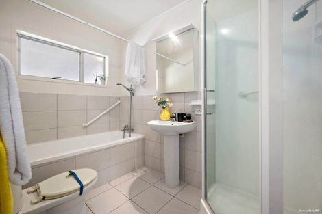 Photo of property in 2/957a Beach Road, Torbay, Auckland, 0630