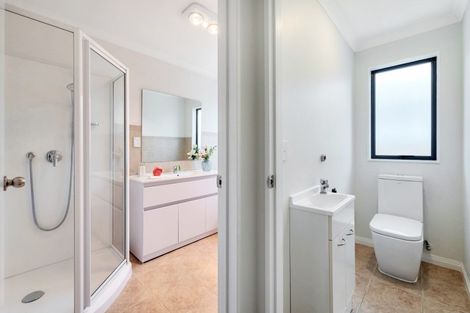 Photo of property in 35 English Oak Drive, Schnapper Rock, Auckland, 0632