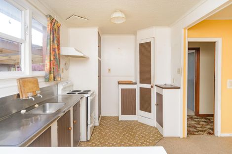 Photo of property in 60 Exeter Crescent, Takaro, Palmerston North, 4412