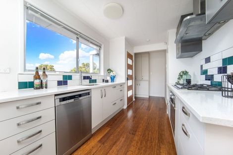 Photo of property in 90 Lantana Road, Green Bay, Auckland, 0604