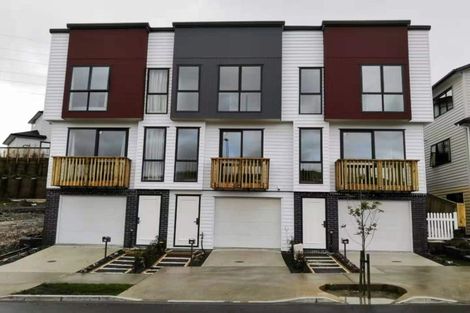 Photo of property in 27 Lawson Creek Street, Massey, Auckland, 0614