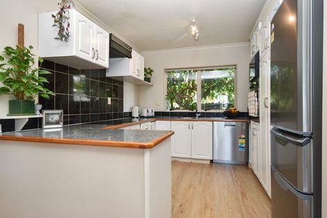 Photo of property in 20 Longview Rise, Massey, Auckland, 0614