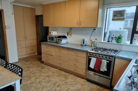 Photo of property in 17 Rua Street, Lyall Bay, Wellington, 6022