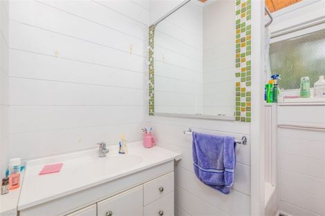 Photo of property in 29 Derrick Road, Kawakawa, 0210