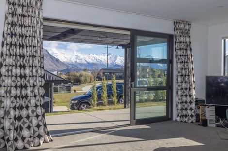 Photo of property in 52 Minaret Ridge, Wanaka, 9305