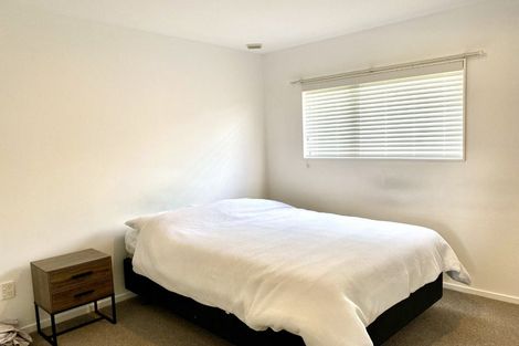 Photo of property in 3/42 Fields Parade, Oteha, Auckland, 0632