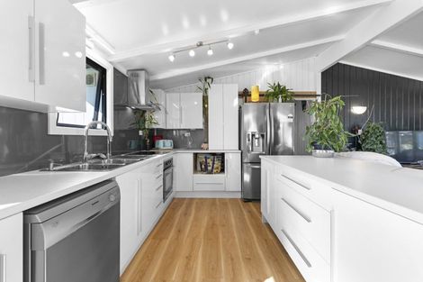 Photo of property in 5 Camellia Avenue, Bell Block, New Plymouth, 4312