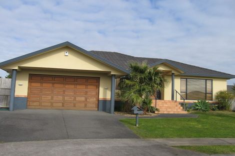 Photo of property in 25 Monivea Place, East Tamaki Heights, Auckland, 2016