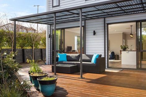 Photo of property in 39 Syd Grant Crescent, Orewa, 0931
