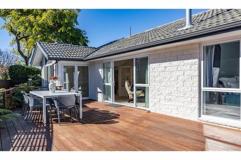 Photo of property in 19 Lombard Place, Avonhead, Christchurch, 8042