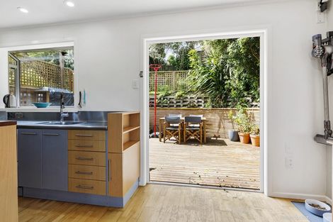 Photo of property in 51 Bedford Street, Northland, Wellington, 6012