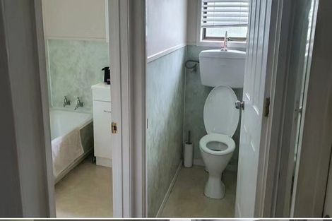 Photo of property in 82 Whangaparaoa Road, Red Beach, 0932