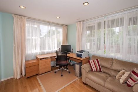 Photo of property in 1/166 Onewa Road, Northcote, Auckland, 0627