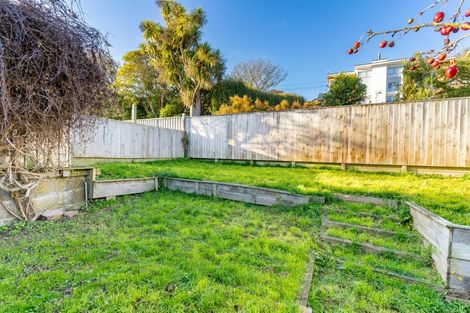 Photo of property in 27 Marine Parade, Macandrew Bay, Dunedin, 9014