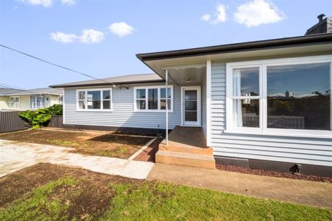 Photo of property in 5 Murray Avenue, Hawera, 4610