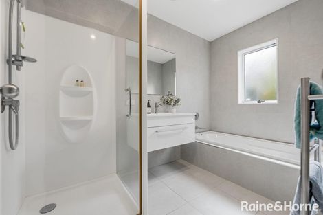 Photo of property in 18 Nirmal Place, Sunnyvale, Auckland, 0612