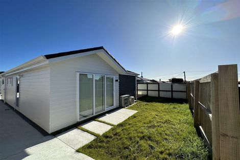 Photo of property in 58 Archibald Road, Kelston, Auckland, 0602