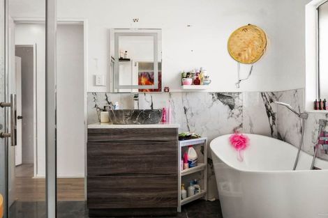 Photo of property in 28 Wai Iti Place, Clendon Park, Auckland, 2103