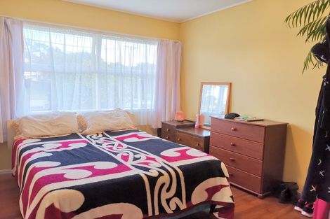 Photo of property in 44 Royal View Road, Te Atatu South, Auckland, 0610