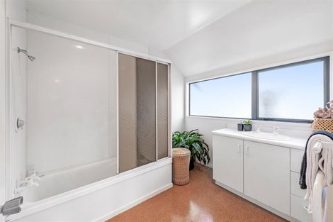 Photo of property in 24 Blighs Road, Strowan, Christchurch, 8052