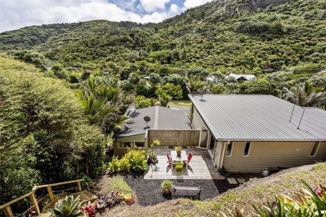 Photo of property in 39 Glenesk Road, Piha, New Lynn, 0772